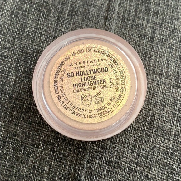 Anastasia Beverly Hills loose highlight - Picture 3 of 3